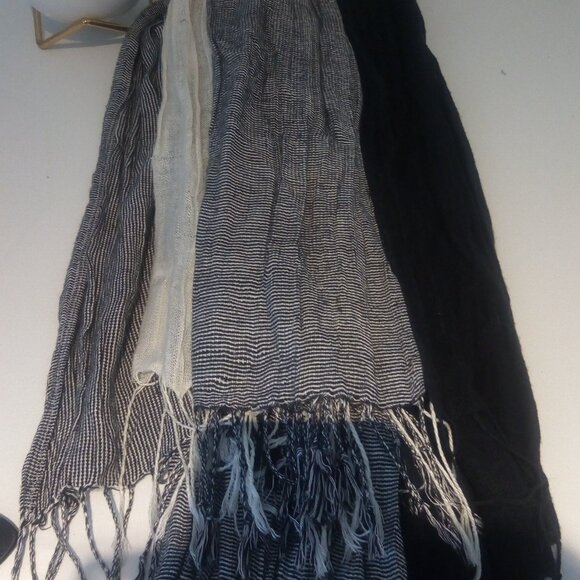 Aritzia Silk and Linen Oversized Scarf - Picture 4 of 4